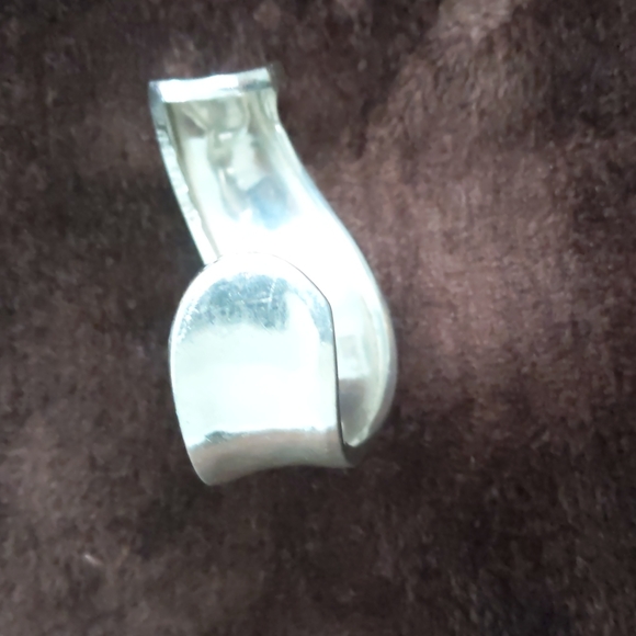 Sterling Silver Cuff Bracelet. - Picture 4 of 10